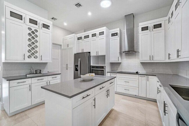 Building Photo - 2521 Oceanview Ave
