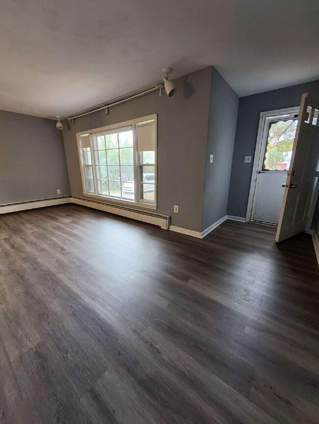 Photo - 13723 Dumfries Rd Apartment