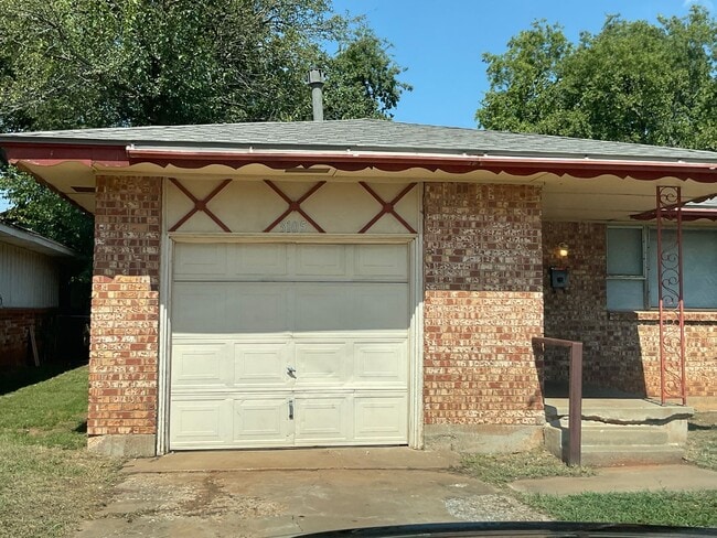 Building Photo - 3 bed, 1.5 baths, 2 car garage