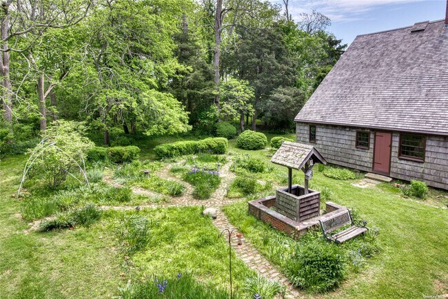 Foto del edificio - 30675 Main Rd