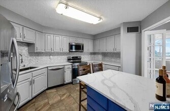 Building Photo - 1504 Harmon Cove Tower