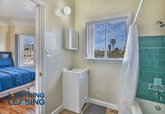 Building Photo - 727 S Alvarado St