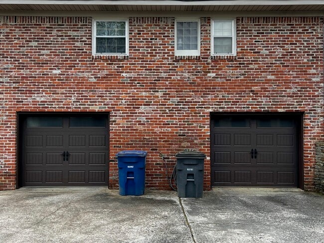 Foto del edificio - 3024 Whispering Pines Cir