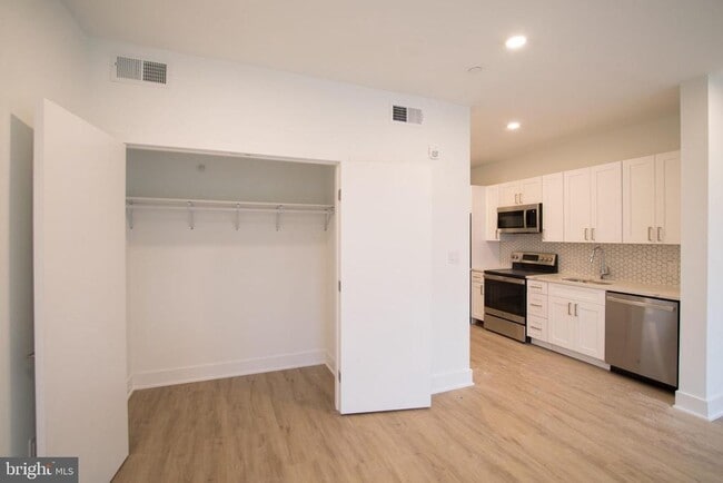 Foto del edificio - 1325 N Lee St
