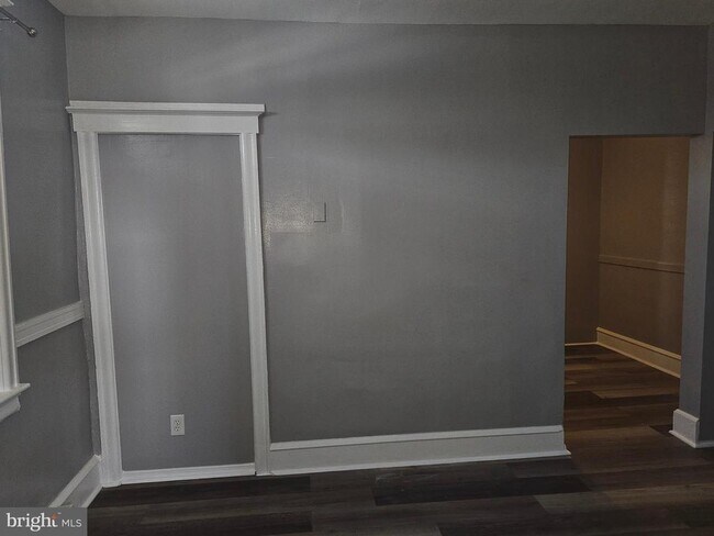 Building Photo - 1147 Pratt St