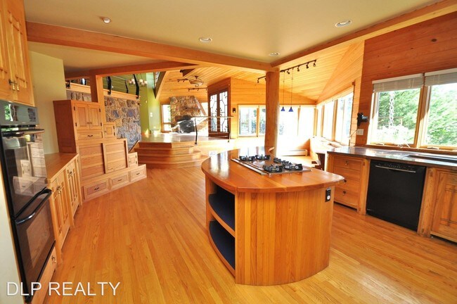 Building Photo - 4670 Overlook Rd