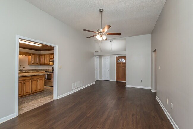Building Photo - 10149 Phillips Dr