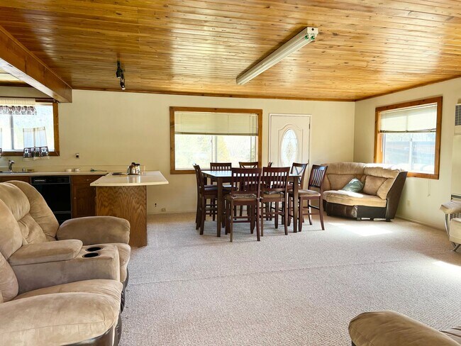Foto del edificio - 16420 Huron Dr