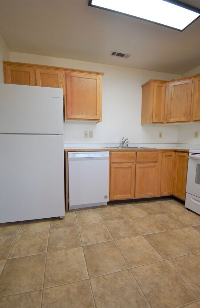 Foto del edificio - 3BD, 1BA Top Floor Unit