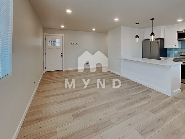 Building Photo - 4729 Delridge Way SW Unit C