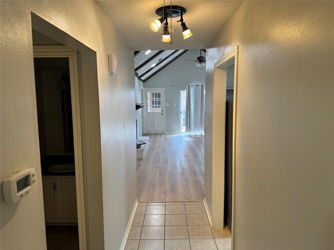 Foto del edificio - 2608 Hampshire Ln