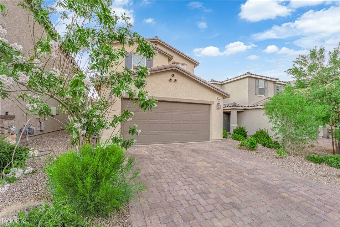 Foto principal - 9734 Cluny Ave