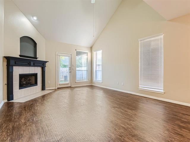 Foto del edificio - 5301 Lily Dr