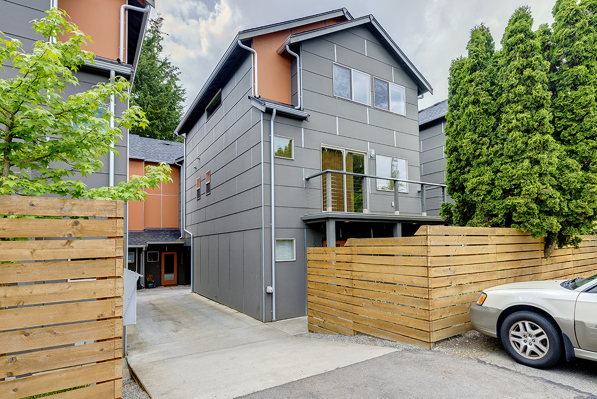 Primary Photo - Modern Jackson Park Townhome