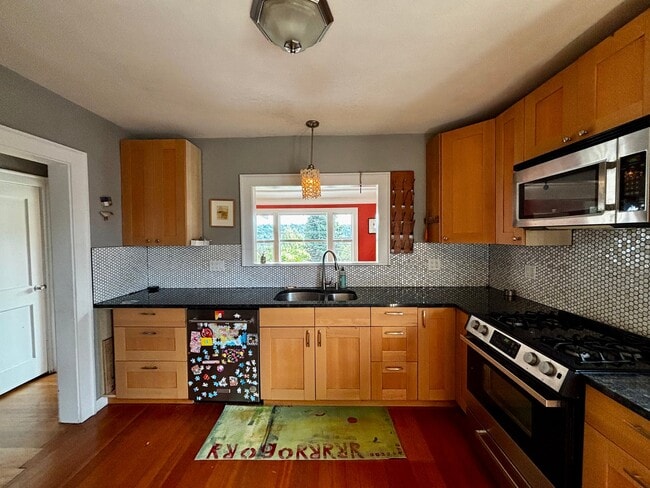 Building Photo - 104 N 41st St