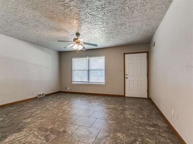 Foto del edificio - 212 S Mercedes Dr