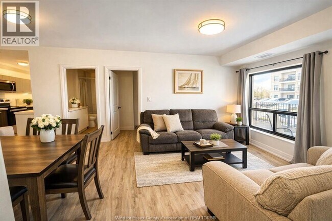 Photo du bâtiment - 3370 Stella Crescent