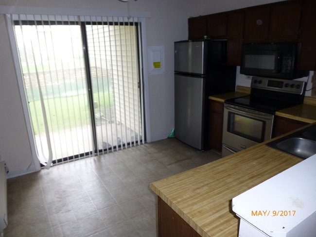 Building Photo - 182 S Waters Edge Dr