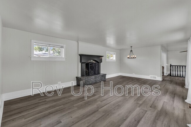 Building Photo - 309 E 200 S