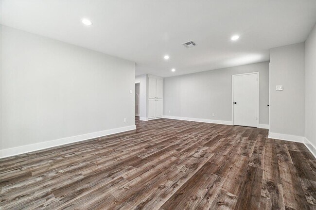 Building Photo - 7115 S Gessner Rd