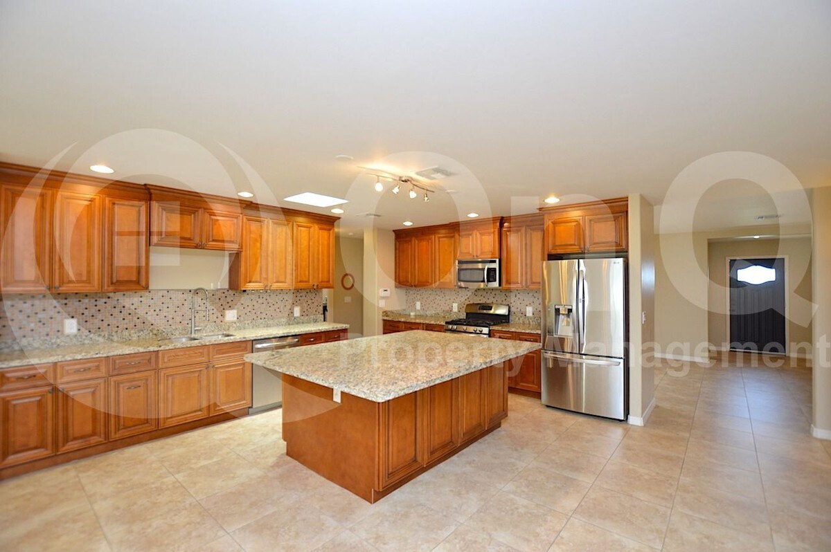 Foto principal - 4042 E Fairmount Ave