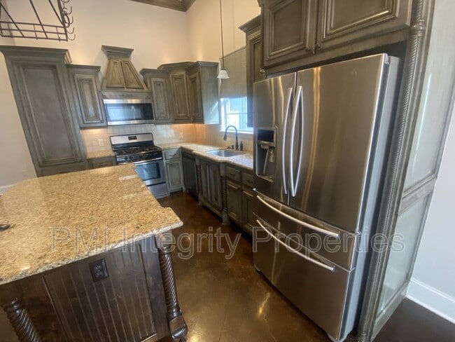 Building Photo - 102 Hideaway Cv