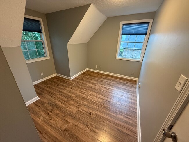 Building Photo - 2011 Windroe Dr
