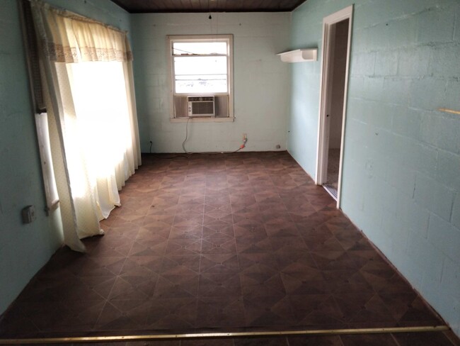 Building Photo - Cabin in Bonifay