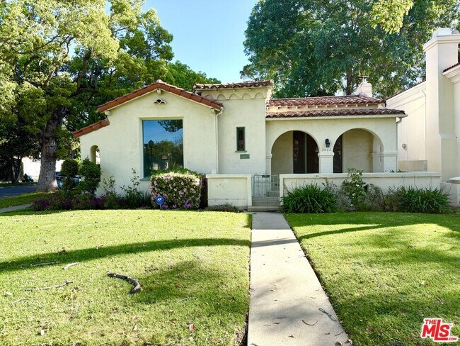 Foto del edificio - 2002 Kelton Ave