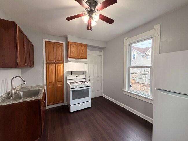 Foto del edificio - Modern Spacious 2+ Bedroom Lower Unit