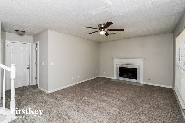 Building Photo - 4014 Robin Cir