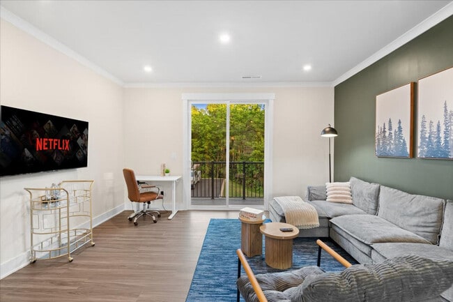 Building Photo - 2005 Clarksdale Dr