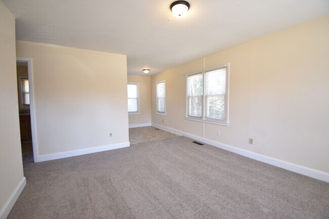 Building Photo - Coming Soon: 3 Bedroom 1 Bathroom