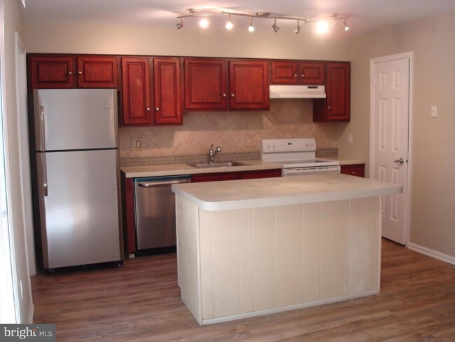 Building Photo - 302 Milford Ct