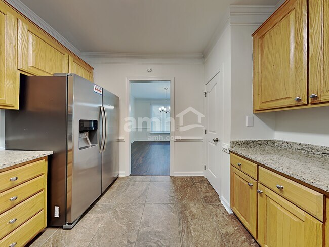 Building Photo - 135 Lonetree Dr