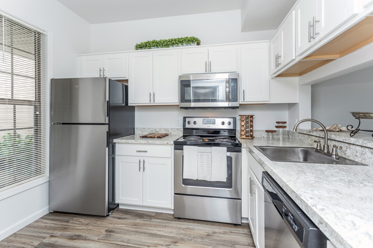 Woodland Meadows Apartments 35700 Moravian Dr Clinton Township, MI