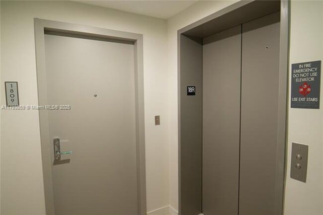 Foto del edificio - 488 NE 18th St