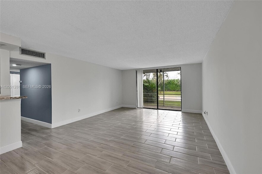 Photo - 2850 Somerset Drive Unit 105L