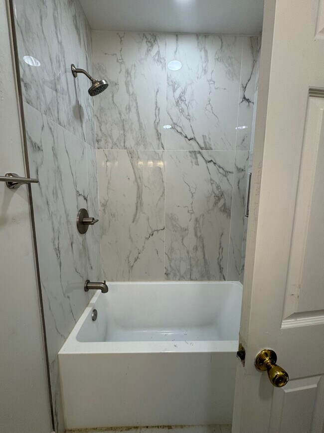 Foto del edificio - 619 S Bradfield Ave