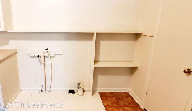 Building Photo - 113 S Reagan St
