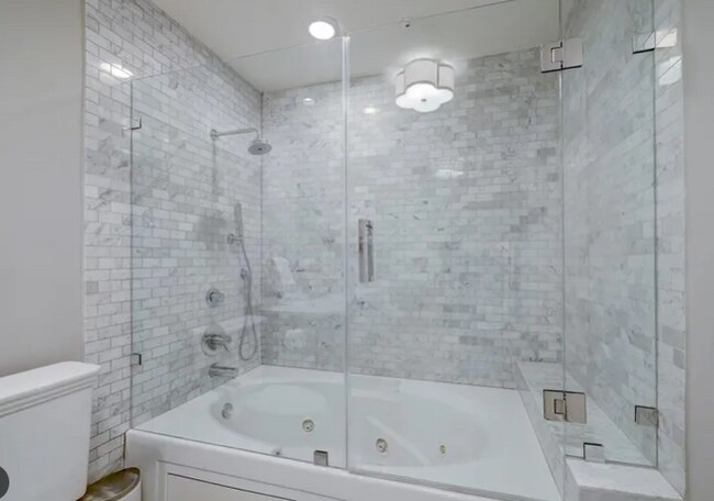 Building Photo - 300 W 3rd St