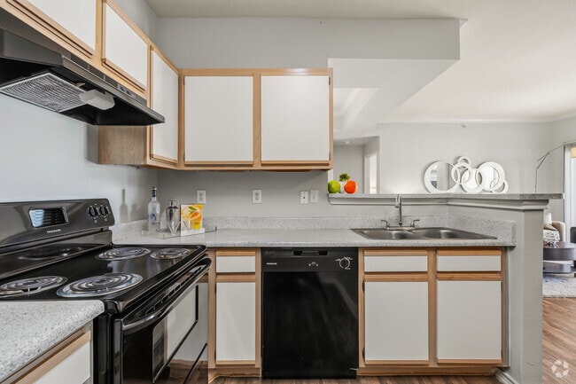 2BR, 2BA - 953SF - Kitchen - Villas at Bandera