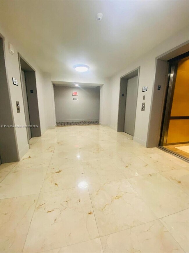 Building Photo - 2101 Brickell Ave