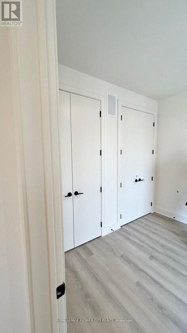 Photo du bâtiment - 48 Everett Cmn