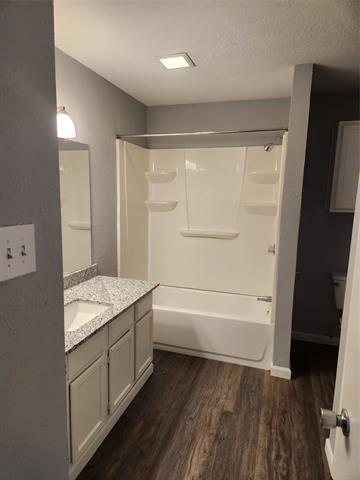 Building Photo - 806 Castleglen Dr