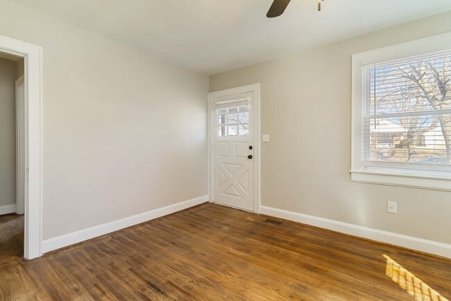 Foto del edificio - 138 Phifer Dr