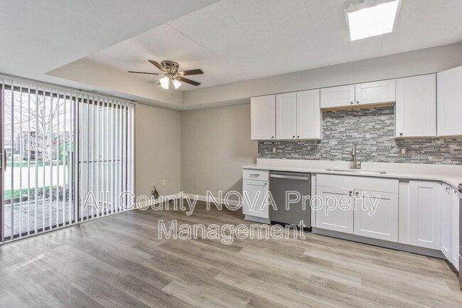 Building Photo - 5635 Harpers Farm Rd