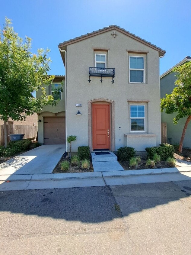 Building Photo - Available Soon 3-Bedroom Home in One of Cl...