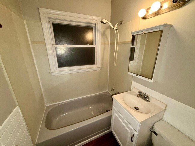 Foto del edificio - 1320 S Crane St