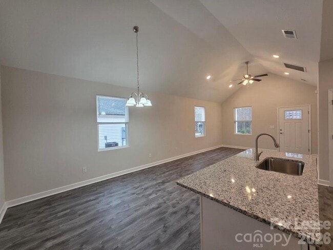 Foto del edificio - 215 Division Ave